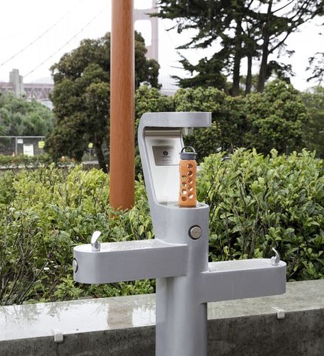 Water bottle filling station at the Golden Gate Bridge Pavillion It's another great step toward helping make our parks and public lands greener! Water Bottle Filling Station, Bridge Pavilion, Water Dispenser Design, Bottle Filling Station, Urban Spaces Design, Water Tub, Urban Design Concept, Water Station, Fountain Design