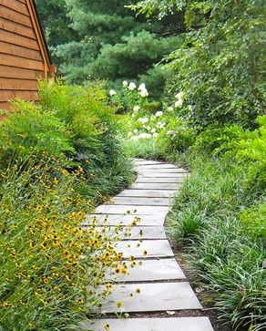 Roll-up Walkway Shed Inspiration, Pathway Landscaping, Backyard Garden Layout, Walkways Paths, Garden Walkway, Stone Path, Side Garden, Garden Pathway, Unique Gardens