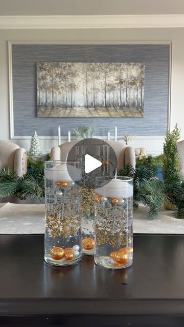 Christmas Decor Ideas With Water Beads, Floating Christmas Centerpieces, Christmas Floating Candle Ideas, Christmas Vase With Water Beads, Water Bead Christmas Decor, Clear Water Beads Ideas, Floating Candle Christmas, Floating Candle Ideas, Christmas Floating Candles