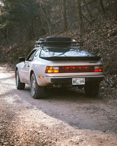 @944_safari on Instagram: "These cars love the cool weather. Awesome shot by: @ch.media479" 944 Safari, Porsche Safari, 944 Porsche, Safari Car, Aesthetic Cars, Adventure Car, Adventure Campers, Porsche 924, Roof Box