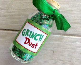 Grinch Treat Bags, Grinch Christmas Party Favors, Grinch Birthday Party Favors, Diy Grinch Party Favors, Grinch Party Favors, Grinch Dust, Christmas Stall Ideas, Grinchmas Party, Christmas Eve Party