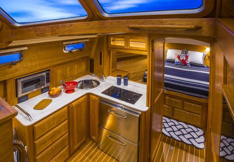 Sabre 38 Salon Express Galley #boats #powerboats #yachts Yacht Bar Design, Old Yacht Interior, Beneteau Sailboat Interior, Camper Boat, Boat Galley, Laser 4.7 Sailing, Center Console Fishing Boats, Sailboat Interior, Yacht Interior Design