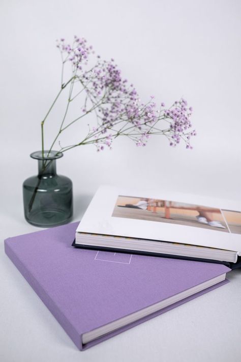 White And Lilac Aesthetic, Photography Of Books, White And Purple Aesthetic, Purple And White Aesthetic, Roxo Aesthetic, Purple Photography, Lilac Aesthetic, Purple Aesthetics, Album Photography