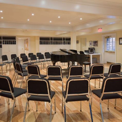 St. Luke’s Parish – Choir Room Choir Room Decor, Classroom Architecture, Darien Connecticut, Choir Room, High School Choir, Church Building Design, Auditorium Design, San Myshuno, College Architecture