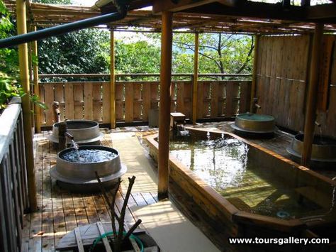 An art form in Japan Outdoor Bath House, Outdoor Bathroom Design Ideas, Bath House Ideas, Japanese Bath House, Japanese Autumn, Japanese Spa, Outside Showers, Onsen Bath, Japanese Onsen