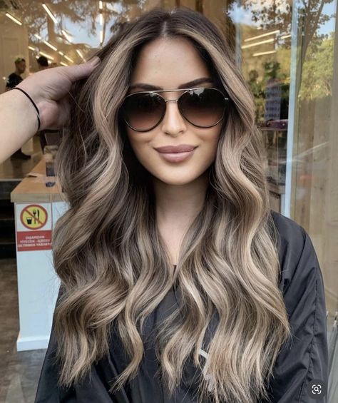 Rambut Brunette, Blond Balayage, Brunette Hair With Highlights, Vlasové Trendy, Brown Hair With Blonde Highlights, Brunette Balayage Hair, Long Hair Color, Brown Hair Balayage, Blonde Hair Inspiration