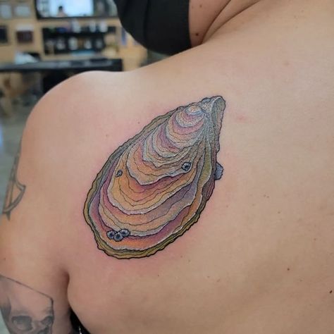 Seashell Tattoo Color, Abalone Shell Tattoo, Abalone Tattoo, Oyster Tattoos, Oyster Shell Tattoo, Clam Shell Tattoo, Nola Tattoo, Oyster Tattoo, Nautical Tattoos