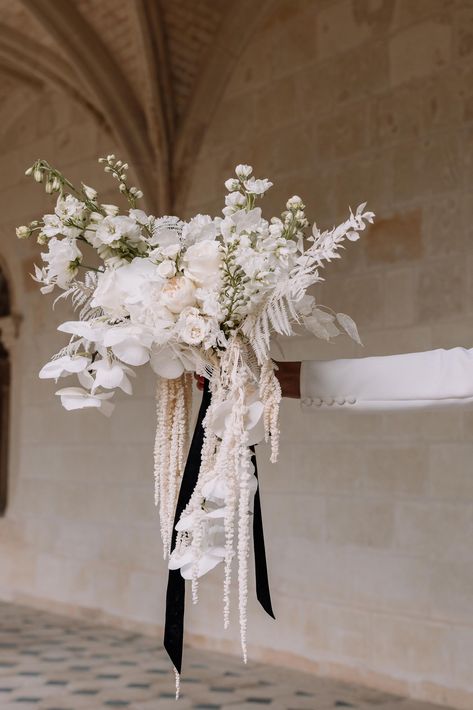 Edgy Elopement, Old World Wedding, Floral Bouquets Wedding, Styled Photoshoot, Black Wedding Gowns, Arch Flowers, Flower Installation, Wedding Dress Boutiques, White Bridal Bouquet