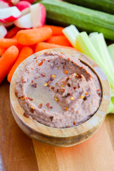 This is amazing! I LOVE it, Black Bean Hummus #hummus #blackbean Black Bean Hummus Recipe, Bean Hummus Recipe, Cucumber Bites Appetizers, Bite Size Pies, Black Bean Hummus, Summer Appetizers Easy, Healthy Appetizers Easy, Bean Hummus, Easy Bacon