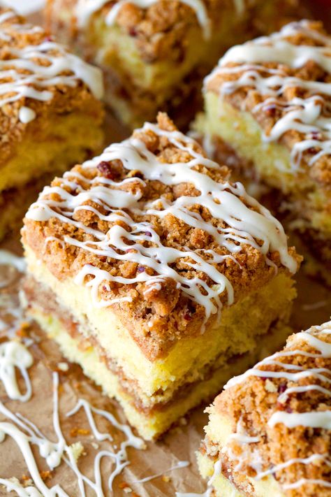 Extreme Crumb Cinnamon Roll Coffee Cake - Made this cake with Cinn Streusel topping. Cinnamon Roll Coffee Cake, Cinnamon Roll Coffee, Cronut, Coffee Cake Recipe, Gateaux Cake, Coffee Cake Recipes, Crumb Cake, Buy Coffee, Food Cakes