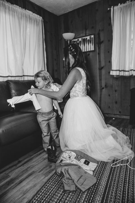 Mother and son getting ready on wedding day during their wedding day by Destination wedding photographer, Jennifer Lind Schutsky Wedding Photo With Children, Groom And Son Pictures, Bride And Son Wedding Pictures, Mom And Son Wedding, Bride And Son, Photo Mood, Berry Wedding, Wedding Portrait Poses, Shot Ideas