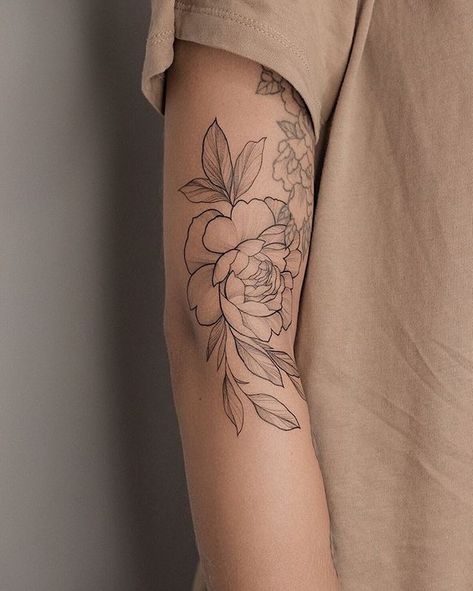 Bicep Tattoo, Tattoos Geometric, Initial Tattoo, Arm Tattoos For Women, Tattoo Feminina, Aesthetic Tattoo, Tattoo Life, Hip Tattoo, Meaningful Tattoos