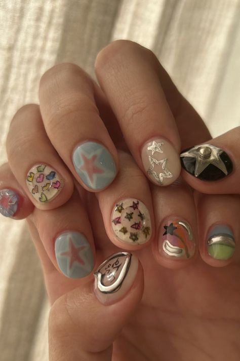 Yoshimoto Nara Nails, Short Hippie Nails, Chrome Gel Polish, Drawing Metal, Chrome Nail Polish, Funky Nail Art, Retro Nails, Hippie Nails, Punk Nails