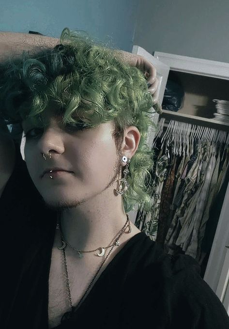 Hair Dye Green, Split Hair Dye, Short Green Hair, Haircut Inspo, Curly Haircuts, Split Hair, Short Curly Haircuts, Gender Envy, Curly Hair Cuts