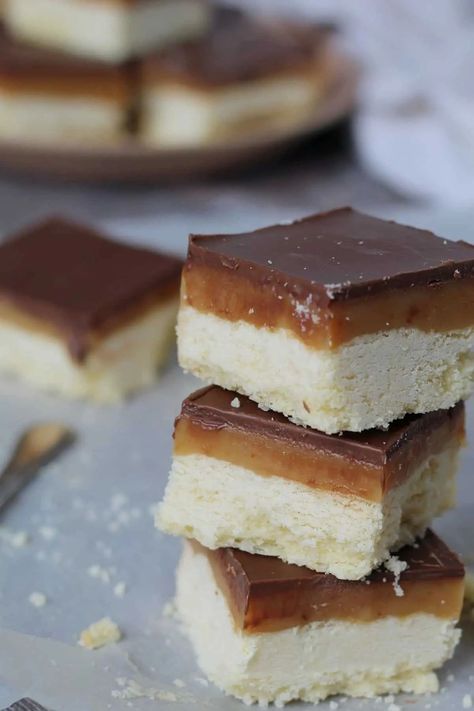 The BEST gluten free millionaire's shortbread recipe ever! Buttery shortbread with thick, golden caramel and chocolate on top. My favourite gluten free bake! Gf Cake Recipe, Millionaire Shortbread Recipe, Millionaire's Shortbread, Gluten Free Shortbread, Caramel Shortbread, Shortbread Recipe, Millionaire Shortbread, Gluten Free Biscuits, Buttery Shortbread