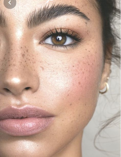 Makeup Lipgloss, Simple Makeup Natural, Bold Eyeshadow, Freckles Makeup, Fake Freckles, Faux Freckles, Freckles Girl, Beautiful Eyebrows, Brown Makeup