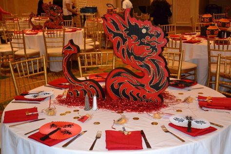 Dragon Centerpiece, Gold Table Centerpieces, Asian Party Themes, Dragon Table, Dragon Ideas, Japanese Theme, Bar Mitzva, 100 Day Celebration, Navy Life