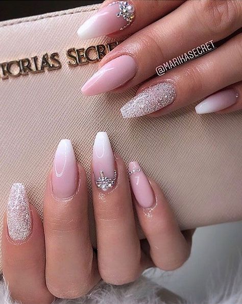 Nothing is more elegant than a hand with perfectly manicured and elegant nails. When you first meet a person, the hands are one of... Pink And Silver Glitter Ombre Nails, Pink And Silver Glitter Nails Acrylic, Nude Ombre Nails With Glitter, Silver Pink Nails, Pink Nails With Silver Glitter, Ombré Nails With Glitter, French Ombre Nails Glitter, Pink Bridal Nails, Pink Silver Nails