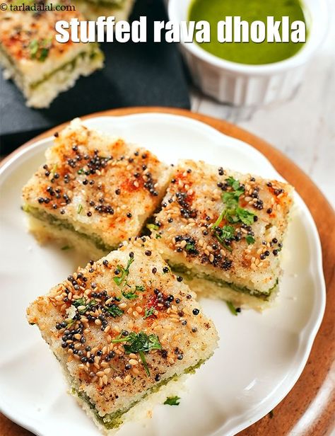 Sandwich Dhokla Recipe, How To Make Batter, Gujarati Cuisine, Dhokla Recipe, Instant Oats, Chilli Paste, Green Chutney, Latest Recipe, Non Stick Pan