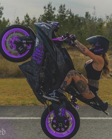 Purple Motorcycle, Purple Bike, Cool Dirt Bikes, Image Moto, Мотоциклы Cafe Racers, Motorcross Bike, Bike Aesthetic, Custom Sport Bikes, Motorcycle Aesthetic