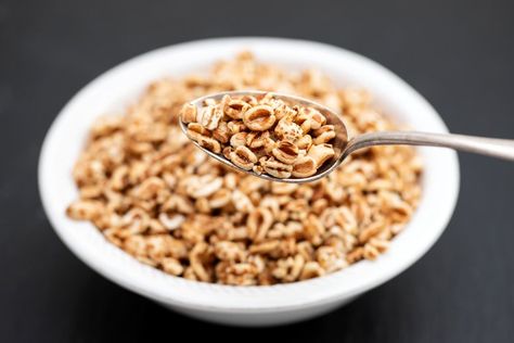 The process of puffing grains was invented by Alexander P. Anderson in 1895. He accidentally caused an explosion in his lab that resulted in puffed rice. Quaker Oats quickly backed this process and so began the puffed grain breakfast cereal industry. Sourdough Starter With Potato Flakes, Potato Flake Sourdough Starter, Puffed Wheat Cereal, Make A Sourdough Starter, Puffed Wheat, Instant Potatoes, Wheat Recipes, Quaker Oats, Potato Flakes