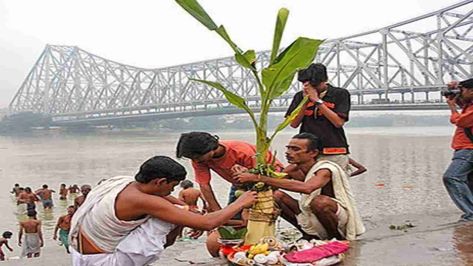 Kola Bou Puja 2020: All about the ritual of bathing Banana bride and her transformation into Goddess on Mahasaptami Ganga River, Ganesh Idol, Devi Durga, Banana Tree, White Saree, Red Border, Ethnic Looks, The Ritual, Durga Puja