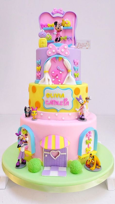 Minnie Mouse Boutique Cake, Minnie And Daisy Bowtique Birthday Party, Minnie’s Bowtique Cake, Minnie Mouse Bowtique Party, Minnie Mouse Bowtique Birthday Cake, Minnies Bowtique Party Decoration, Minnie Bowtique Cake, Minnie Mouse Boutique Party Ideas, Minnie’s Bowtique Birthday Party