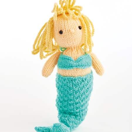 Easy Knitted Mermaid Pom Pom Bunnies, Free Knitting Patterns For Women, Mermaid Toys, Knitting Club, Free Pattern Download, Mermaid Pattern, Free Knitting Patterns, Plant Dyes, Dinosaur Toys