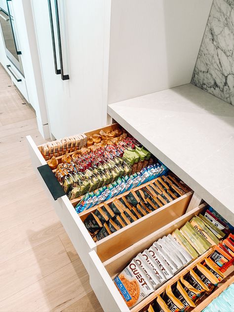 Snack Drawer, Deep Drawer Organization, Drawer Ideas, Pantry Drawers, Snack Organizer, Desain Pantry, House Organisation, Kitchen Organization Pantry, Kitchen Drawer Organization