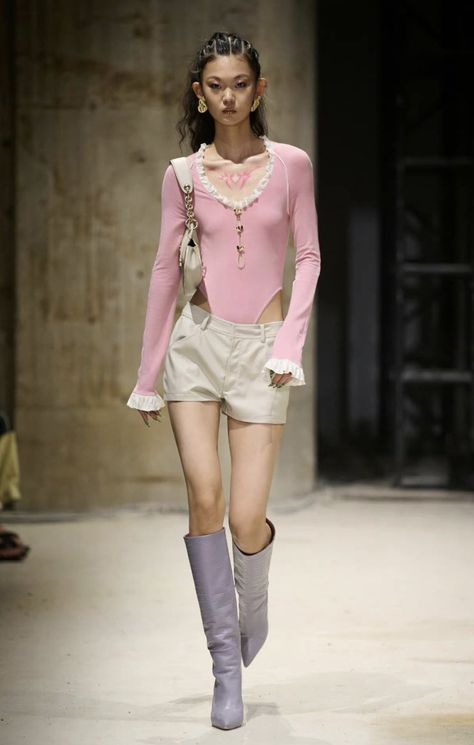 Pastel Style, Runway Fashion Couture, Upgrade Your Wardrobe, Character Study, 2022 Fashion, Soft Summer, Hottest Fashion Trends, 가을 패션, Stage Outfits