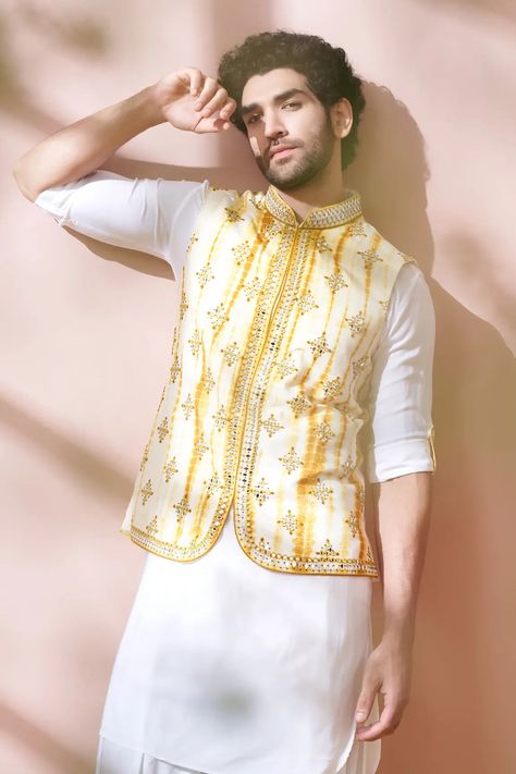 Cream Mirror, Marriage Clothes, Stylish Boy Clothes, Collar Kurta, Indian Wedding Clothes For Men, Haldi Ceremony Outfit, Boys Kurta Design, Wedding Kurta For Men, Stylish Men Wear