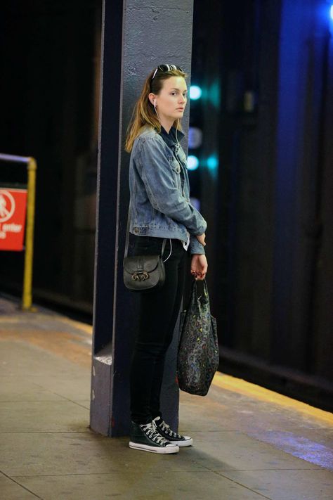 Leighton Meester Rides The Subway Like A Normal Person Leighton Meester Style, Leighton Meester Outfits, Kristin Cavallari Style, Laurence Fishburne, Celebrity Style Guide, Rocker Look, Gossip Girls, Velvet Dress Designs, Look Rock