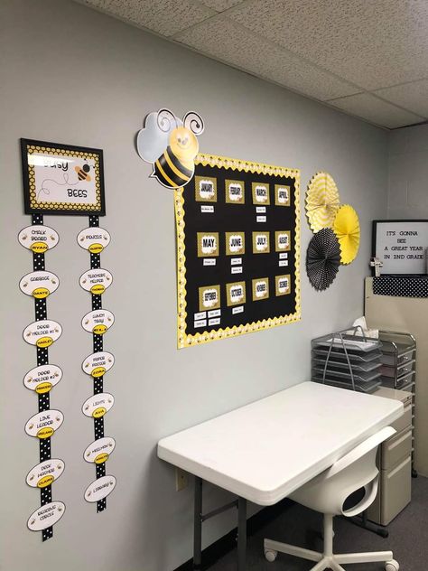 Sunflower And Bees Classroom Decor, Busy Bees Classroom Theme, Bee Theme Classroom Ideas, Bee Classroom Theme, School Room Decorations, Bee Classroom Decor, Bumblebee Decor, Reading Corner Classroom, Honey Bee Theme