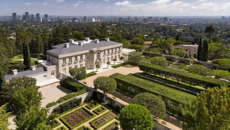 A mansion used as the backdrop for the popular 1960s TV show “The Beverly Hillbillies” has just been sold for $150 million, Celebrity Mansions, Bel Air Mansion, The Beverly Hillbillies, Chateau Style, California History, Expensive Houses, Pacific Coast Highway, East Hampton, Los Angeles Homes