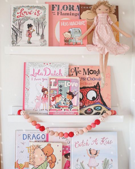 Valentine Books For Kids, Valentines Day Books, Themed Bookshelf, Book Shelfie, Homeschool Playroom, Holiday Bookshelves, Sage Room, About Letting Go, Boo Baskets