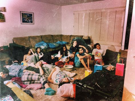 Old School Slumber Party, Childhood Sleepover Aesthetic, Early 2000s Slumber Party, Nostalgic Sleepover, Birthday Sleepover Aesthetic, Sleepover Party Aesthetic, Party Aethstetic, 2000s Sleepover, 90s Sleepover