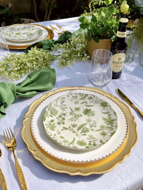 St Patricks Tablescape, St Patricks Day Tablescape, Floral Plates Table Setting, Green Plates Table Setting, White And Green Table Setting, Green Glasses Table Setting, Green Glass Table Setting, Green Wine Glasses Table Setting, St Patrick’s Day Tablescape