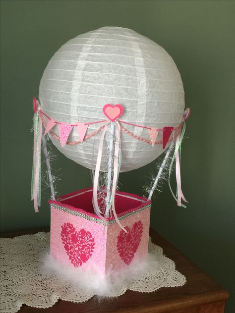 Hot Air balloon Valentine's Hot Air Balloon Valentines Boxes, Hot Air Balloon Valentine, Balloon Valentine, Valentine 2024, Diy Valentine Gifts For Boyfriend, Valentines 2024, Diy Hot Air Balloons, Valentine Card Box, Balloon Basket