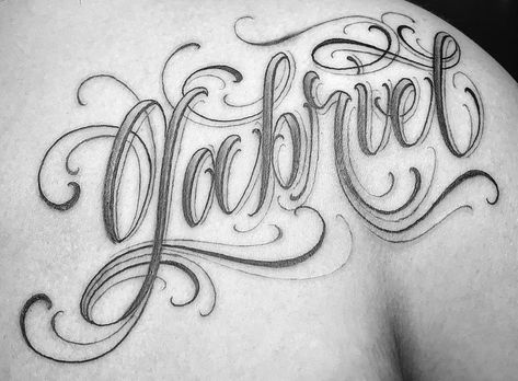 Gabriel Name Tattoo, Tattoo Nombres, Lettering Malandro, Pencil Challenge, Chicanas Tattoo, Graffiti Names, Alice In Wonderland Artwork, Chicano Lettering, Tattoo Lettering Styles