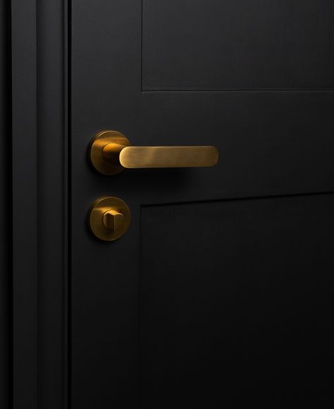 Modern Gold Door Handles, Black Door With Gold Handle, Modern Bedroom Door Handles, Black Door Gold Handle, Black Doors Interior Gold Handles, Black Doors Gold Hardware, Black Door Gold Hardware, Gold Door Handle, Indoor Door Handles