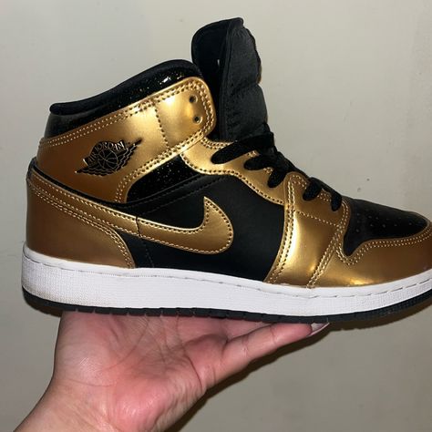 Size 7 Youth , Black And Gold Brand New Only Worn Once Gold Nike Shoes, Black And Gold Shoes, Shoes Nike Air, Womens Jordans, Gold Branding, Shoes Nike, Nike Black, Jordan Shoes, Nike Air Jordan