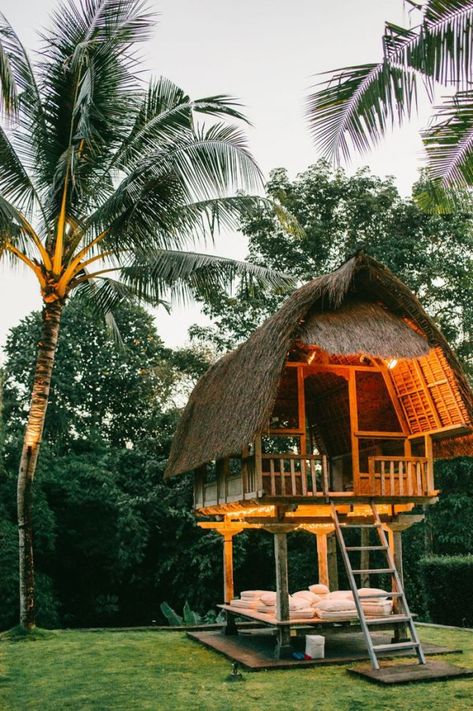 Jungle Treehouse, Thatch Roof, Wedding In Bali, Casa Hobbit, Jungle Wedding, Bahay Kubo, Hut House, Bamboo House Design, Backyard Trees