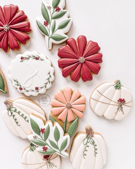 Geeji | Edible Artist on Instagram: "Pumpkin kisses and harvest wishes ❤️ . . . . . #cookiesofinstagram #sugarcookies #sugarcookiesofinstagram #sugarcookiemarketing #sugarcookiedecorating #flowercookies #floralcookies #pumpkincookies #fallcookies #fallstyle #bakersofinstagram #bakersgonnabake #fallishere #fallvibes #sprinkledbz #foodiesofinstagram" Fall Flower Cookies, Sweet Sugarbelle Cookies, Cookie Countess, Sweet Sugarbelle, Royal Icing Flowers, Icing Flowers, Always A Bridesmaid, Fall Flower, Fall Cookies