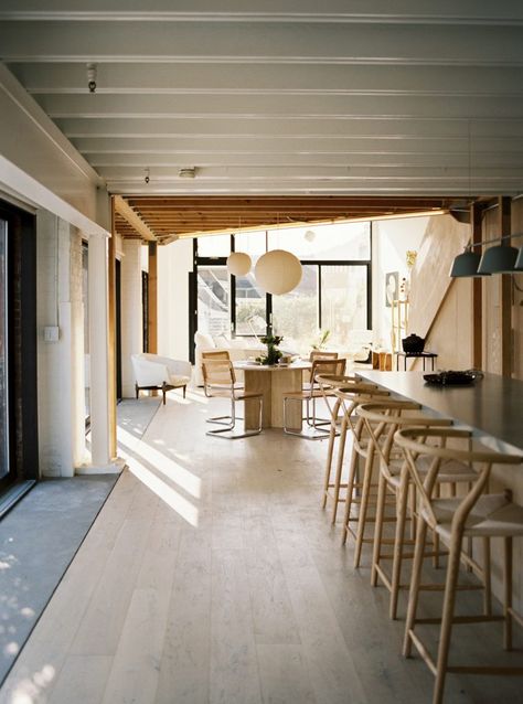 Concrete Kitchen Island, Los Angeles Apartments, Guest Bedroom Design, Circular Dining Table, Modernist Architects, Light Hardwood, Light Hardwood Floors, Concrete Kitchen, Asian Design