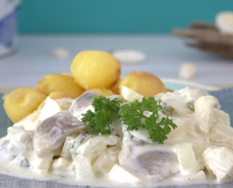 Creamed Herring Recipe, Pickled Herring Recipe, German Lunch, Herring Recipe, German Meals, Herring Recipes, Pickled Herring, Apples And Onions, Recipes Notes