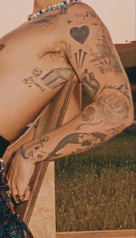 Harry Styles Details, Edward Styles, Harry Edward Styles, One Direction, Harry Styles, Tattoo Ideas, My Life, Fruit, Gucci