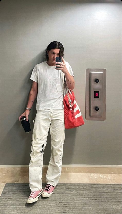 All White Outfit Men Street Styles, White Tee Outfit, White Tees Outfit, Paul Jason Klein, Paul Klein, Mens Fashion Week Street Style, White Jeans Men, White Jeans Outfit, Mens Trendy Outfits