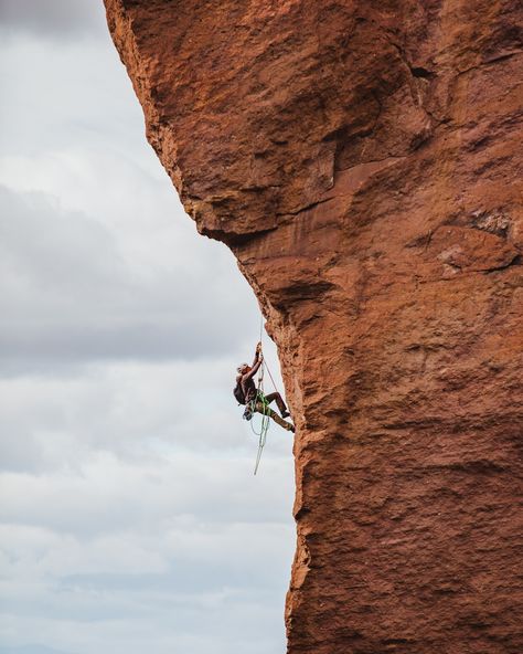 Types Of Climbing, Smith Rock State Park, Mountain Photos, Look At The Sky, Adventure Activities, Rock Climbing, Colorado Springs, Travel Lifestyle, Free Images