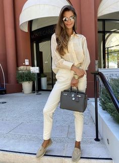 Loro Piana Loafers, Outfit Minimalista, Cashmere Outfits, Eclectic Fashion, Casual Chic Outfit, Fashion Mistakes, Mode Inspo, Loro Piana, 10 Pounds