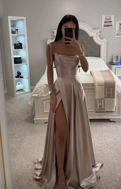 Cute Formal Dresses, Prom Dress Inspo, Classy Prom Dresses, Stunning Prom Dresses, Prom Dress Inspiration, Cute Prom Dresses, Pretty Prom Dresses, Grad Dresses, Prom Outfits